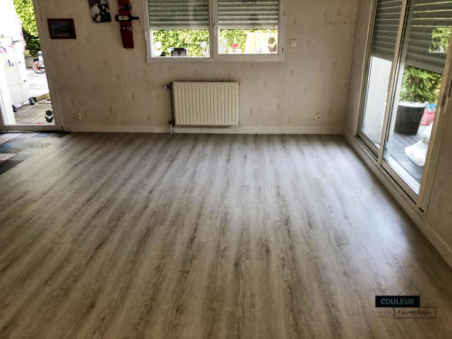 rénovation sol pvc imitation parquet chene blanchi